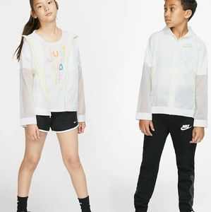 Nike Unisex Windrunner Lightweight Hooded Jacket Medium